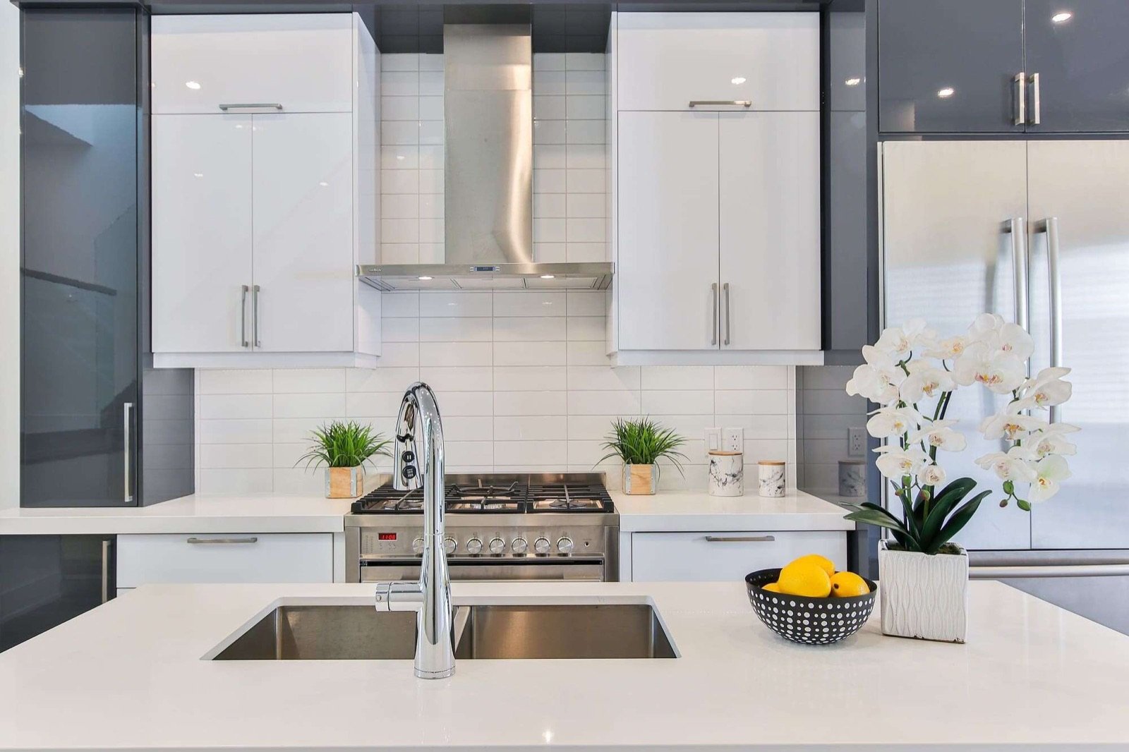 Cleaning Kitchen Countertops