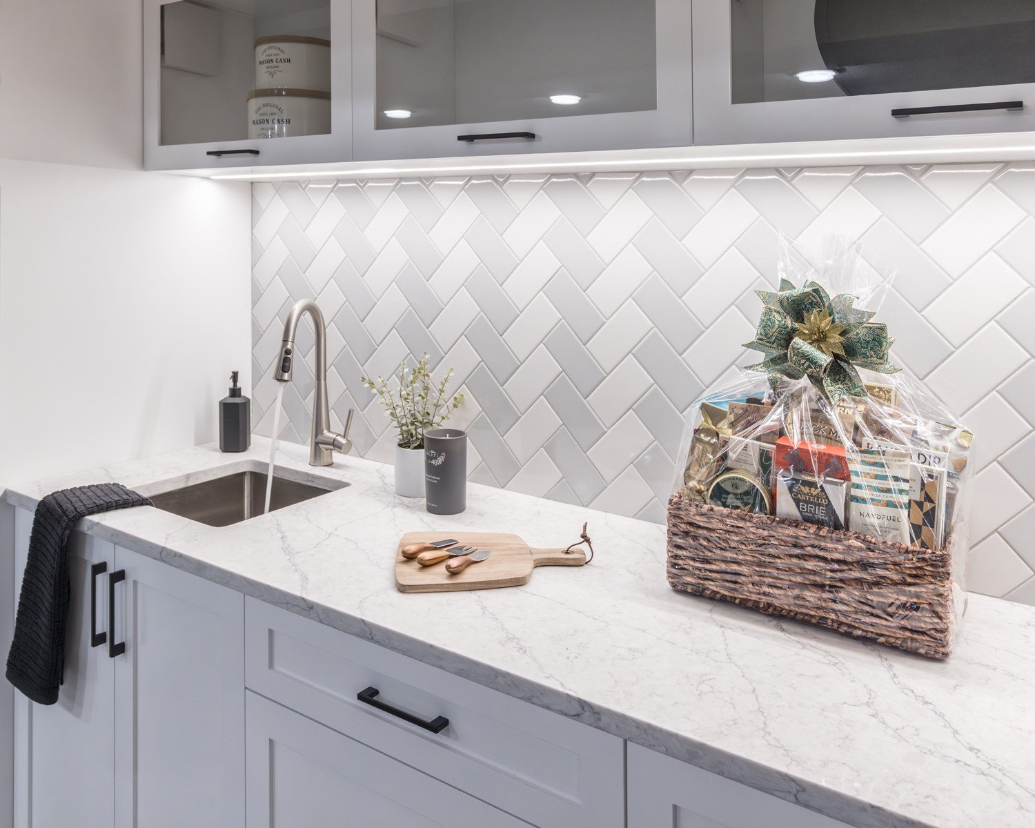 Kitchen Renovations by Kay2 Contracting: 19th Street Home Addition, NW Calgary